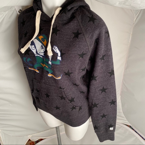 University of Notre Dame Fighting Irish gray with green stars logo hoodie - Picture 2 of 8